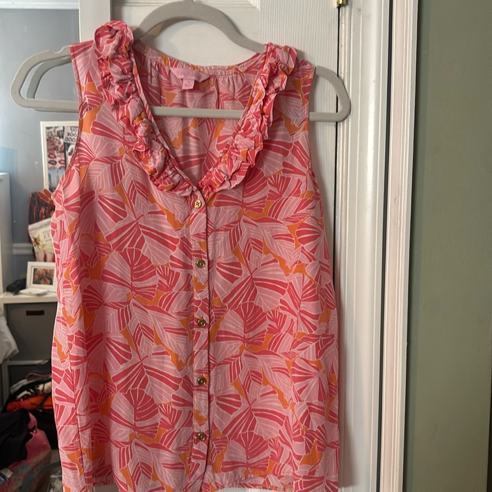 Lilly Pulitzer sleeveless Blouse, size 4! Button down with ruffle at neck